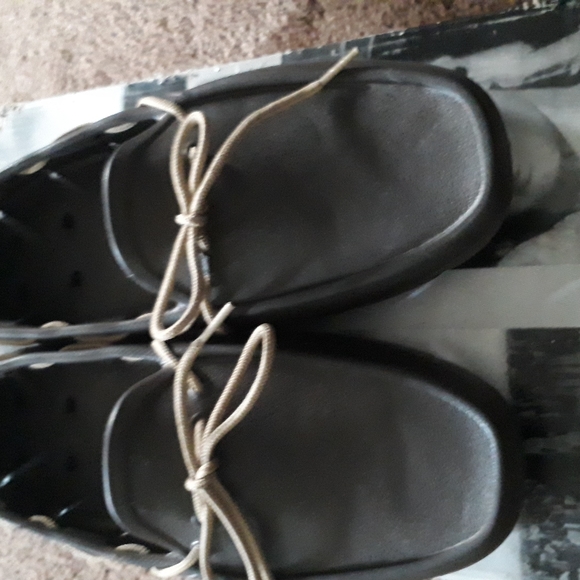 Tucket - Picture 3 of 4